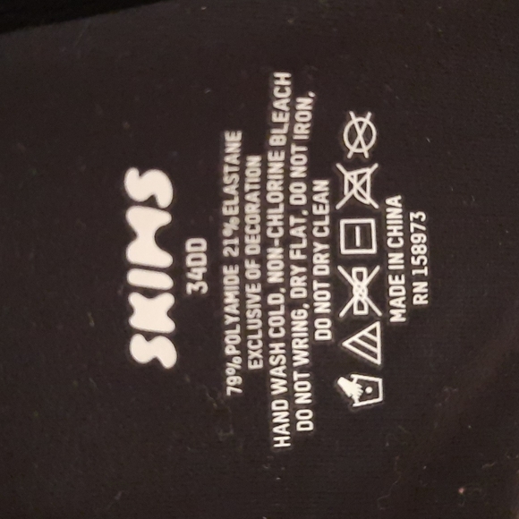 SKIMS Fits Everybody T-Shirt Push Up Bra - Picture 5 of 6